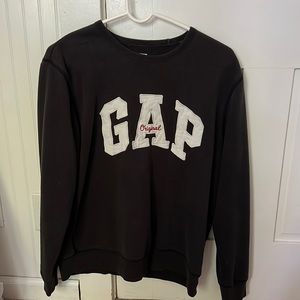 Black GAP crew neck